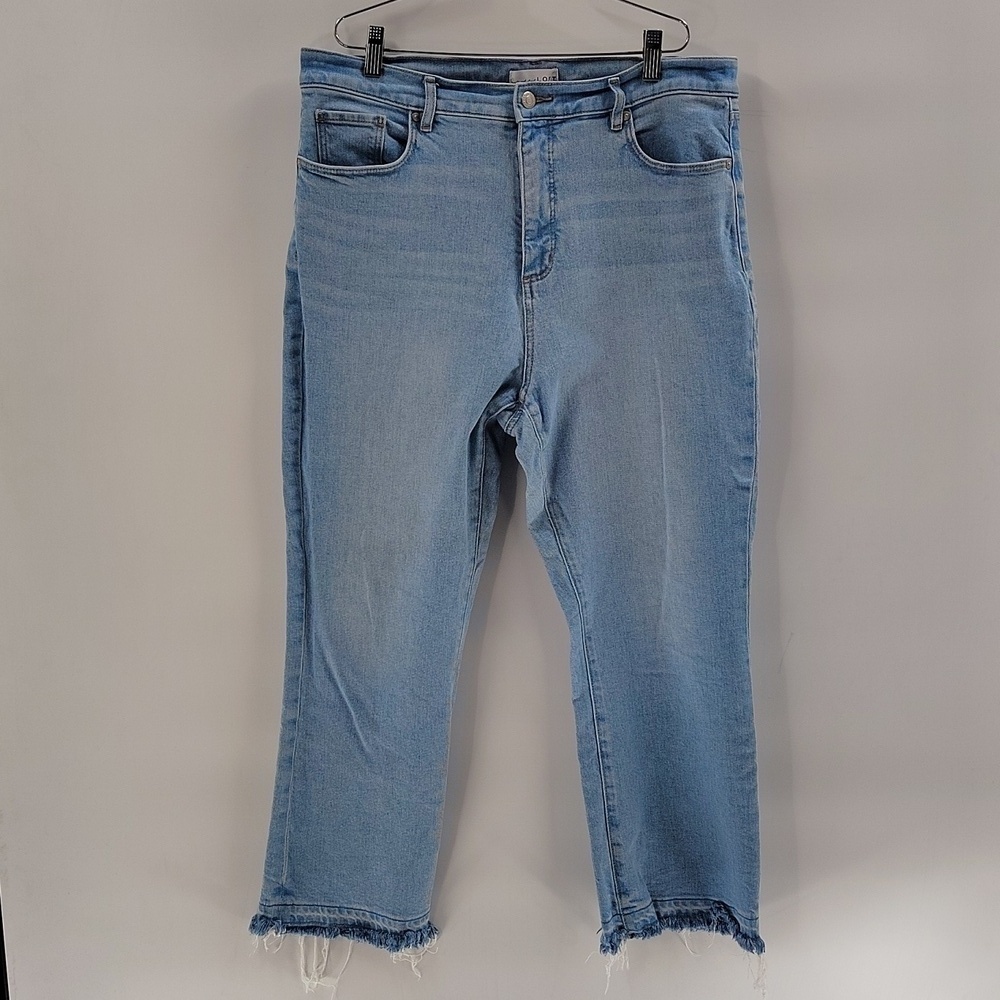 LOFT The Kick Crop Size 32 Denim Jean Distressed Hem Light Wash